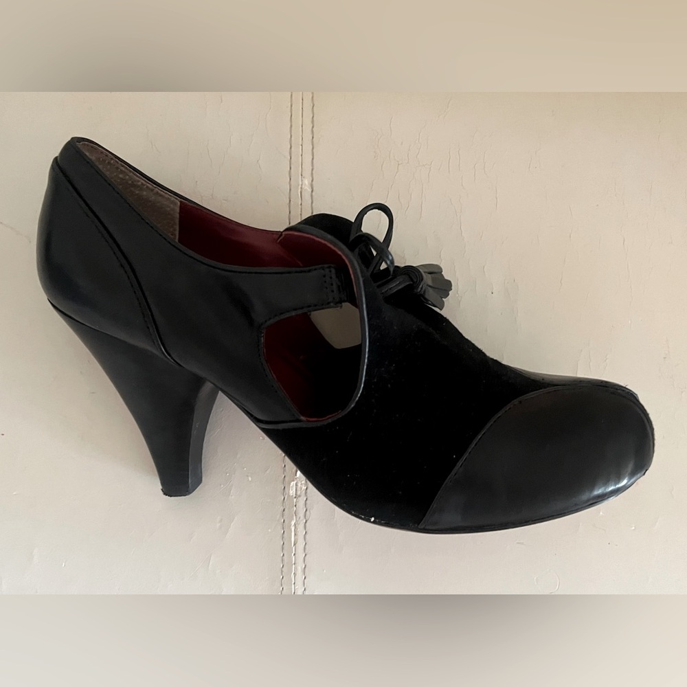 Max Studio Vintage Style
Shoes Size size 9M
